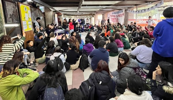 Estudiantes de la UNCuyo tomaron el rectorado contra el veto de Milei