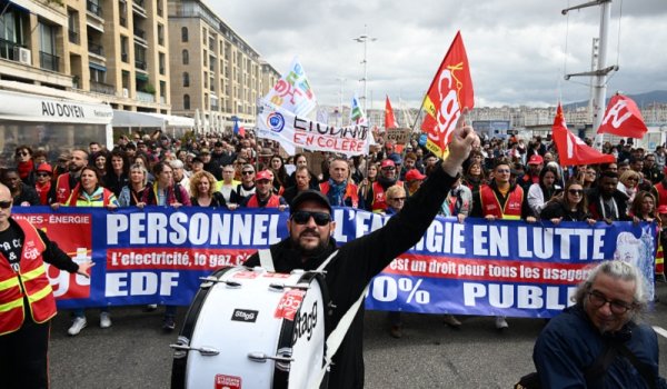 Trabajadora francesa: "La aprobación de la reforma por decreto radicalizó el movimiento huelguista"