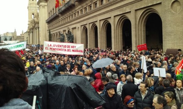 Una marea de pensionistas pone en jaque al Gobierno