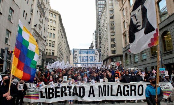 La Túpac Amaru acampa en Plaza de Mayo reclamando un indulto para Milagro Sala