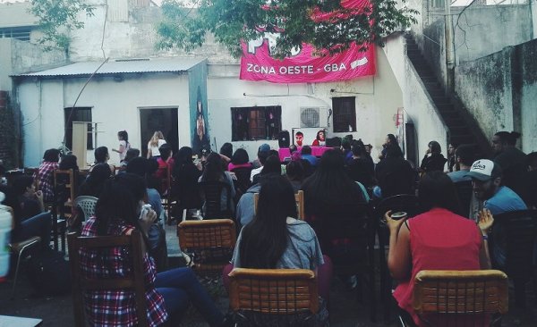 Jóvenes de Buenos Aires y Barcelona, realizaron videoconferencia militante sobre Catalunya