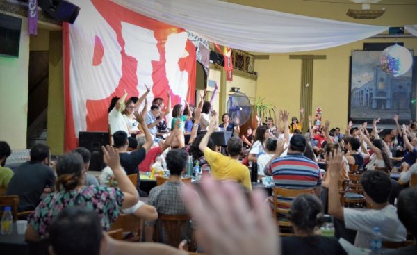 Basta de agachar la cabeza, debemos construir nuestra propia salida política desde abajo