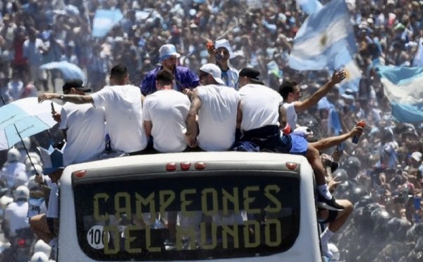 Cinco millones en las calles recibieron a la selección argentina campeona del mundo 