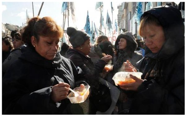 Los movimientos sociales planean tres semanas de protestas y ollas populares