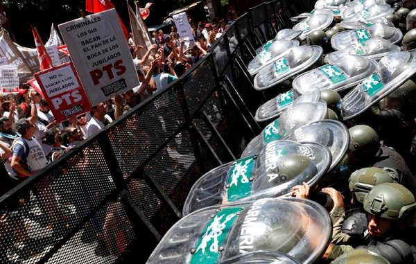 [EN VIVO] Argentina: Se levantó la sesión en el Congreso, afuera continua la represión