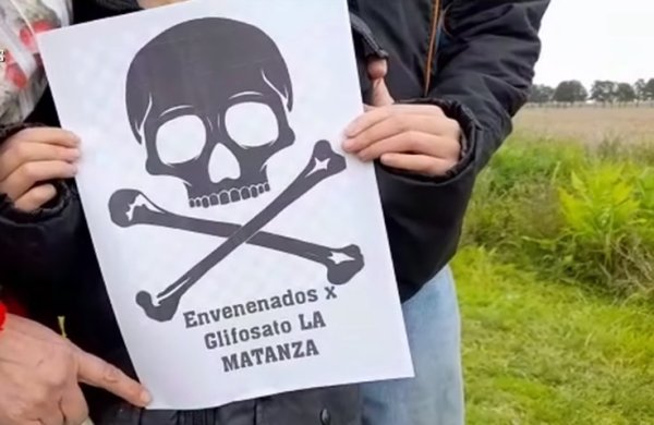  “Dejen de envenenarnos con glifosato” exigieron los vecinos de Virrey Del Pino que movilizaron al municipio