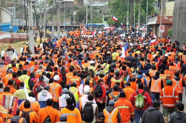 Comienza paralización de la Unión Portuaria con manifestaciones y barricadas