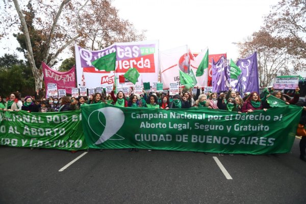 Frente a la embajada norteamericana repudiaron el fallo contra el aborto legal