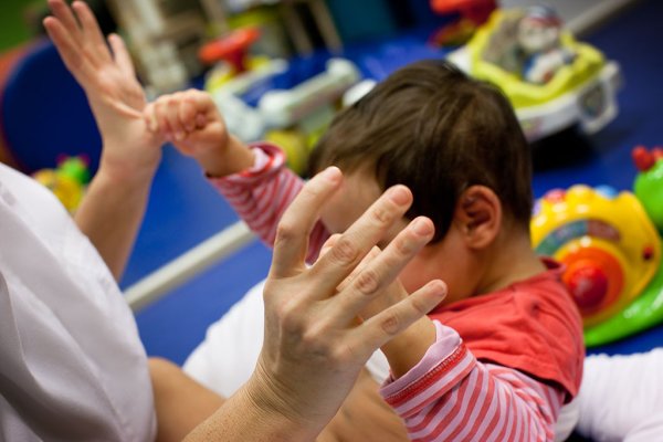 ¿Cuál es el rol del estado en la rehabilitación de niños y niñas con necesidades especiales?