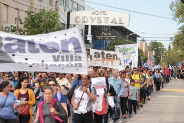 Miles recorren las calles de Neuquén en la segunda semana de lucha docente