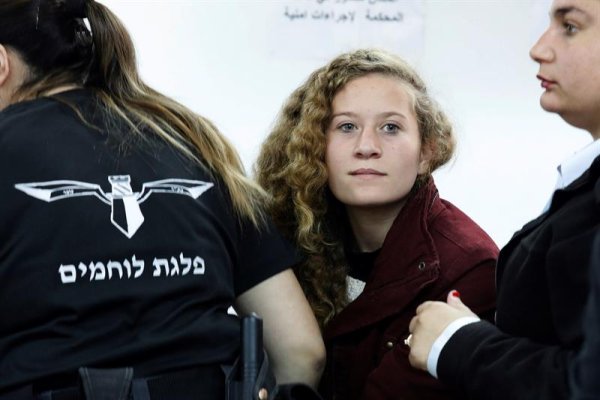 Ahed Tamimi condenada a 8 meses de prisión por tribunal militar israelí