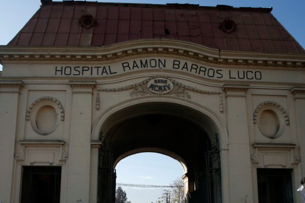 Crisis en la salud pública: filtración de aguas servidas en el sector de maternidad del Hospital Barros Luco