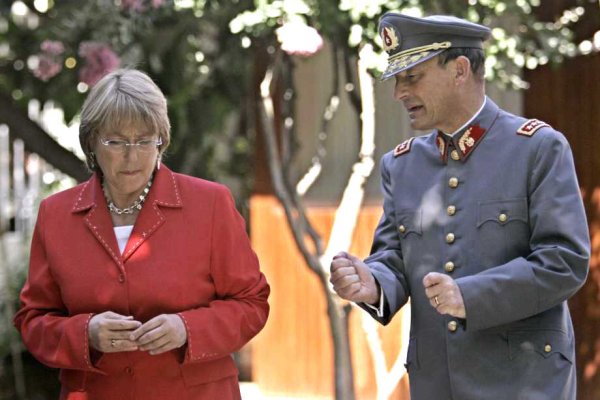 Ex general Cheyre protegido por Bachelet es declarado culpable por encubrimiento en Caravana de la Muerte