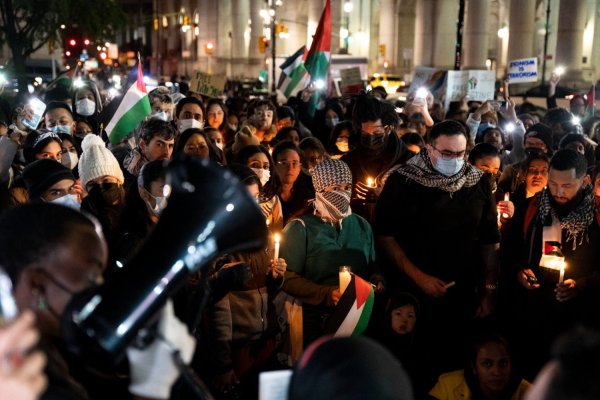 Trabajadores de la salud se manifiestan en solidaridad con Palestina en Nueva York