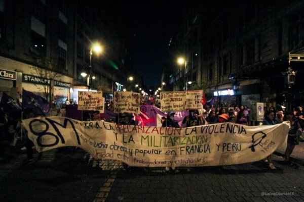 Más de 1000 personas se movilizan con Pan y Rosas en la CDMX este masivo #8M