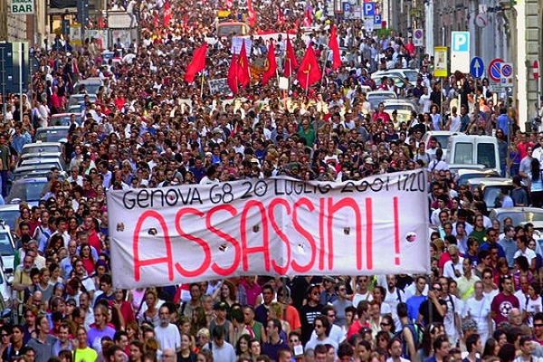 Manifestación contra asesinato del joven Carlo Giuliani en Génova, 2001