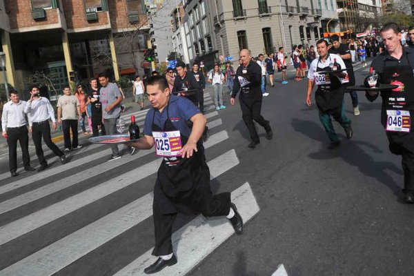 La precarización como atracción turística: "Carrera de mozos y camareros"