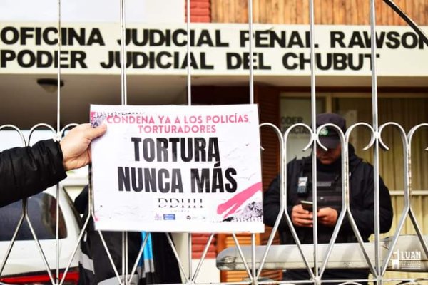 Chubut: La justicia del peronista Arcioni absolvió a policías torturadores