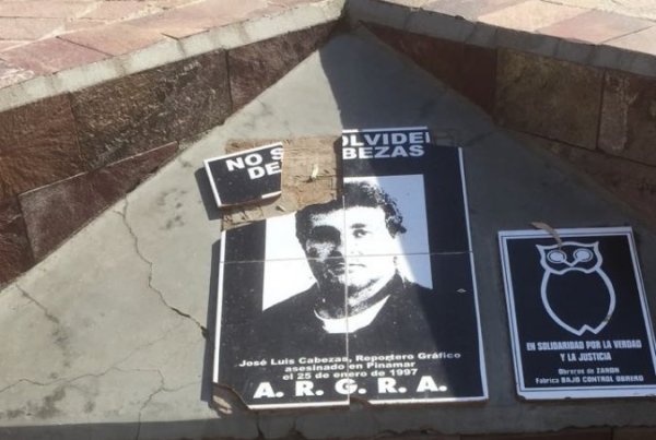 Ataque al monumento a José Luis Cabezas en Neuquén