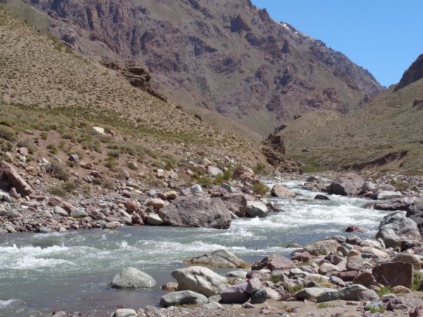 Denuncian daño ambiental en el Valle de los Molles 