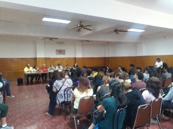 Profesores de Antofagasta votan plan de acción contra los despidos