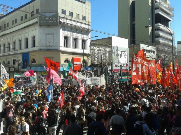 Multitudinaria movilización por el boleto educativo gratuito