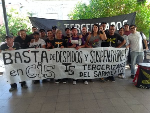 Ferrocarril Sarmiento: muestras de solidaridad en una nueva jornada de lucha de los tercerizados 