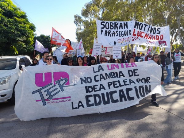 Viedma: multitudinaria movilización docente en paro provincial