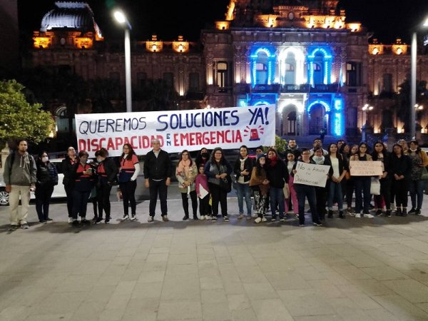 Marcha de antorchas en Tucumán contra el ajuste en Discapacidad