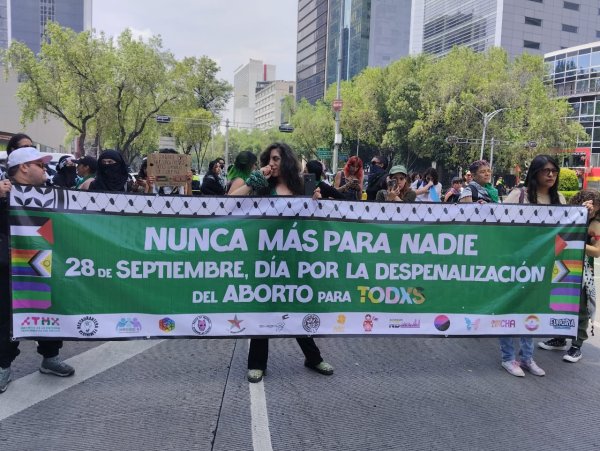 Cientos exigen legalización del aborto en todo México a días de que termine AMLO