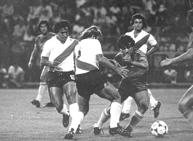 En Mar del Plata y ante la marca de Mostaza Merlo, Maradona se despidió de Boca antes de irse al Barcelona (Archivo Diario La Capital)