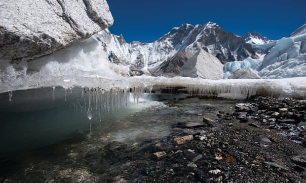 Derretimiento del hielo en el glaciar Khumbu en la región del Everest | Alex Treadway/ICIMOD