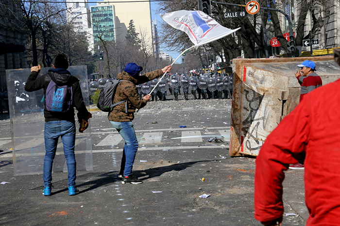 Marcha en defensa del ARS y represión, 22 de agosto 2018