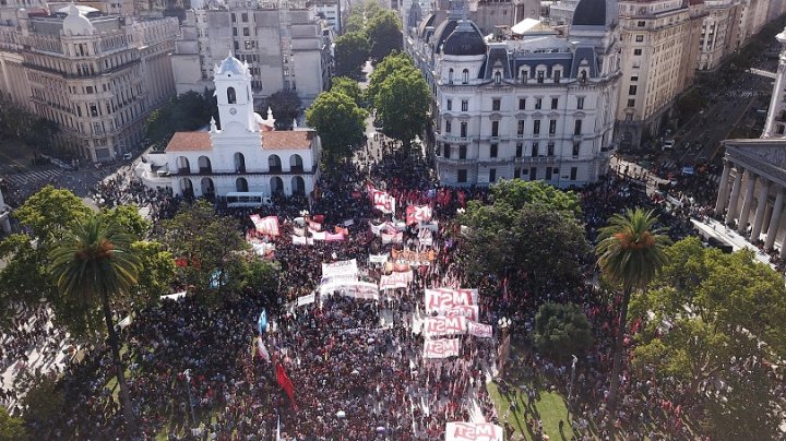 Vista panorámica de la concentración en Plaza de Mayo