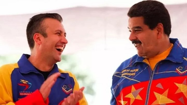 En la fotografía Tareck El Aissaimi y Nicolás Maduro