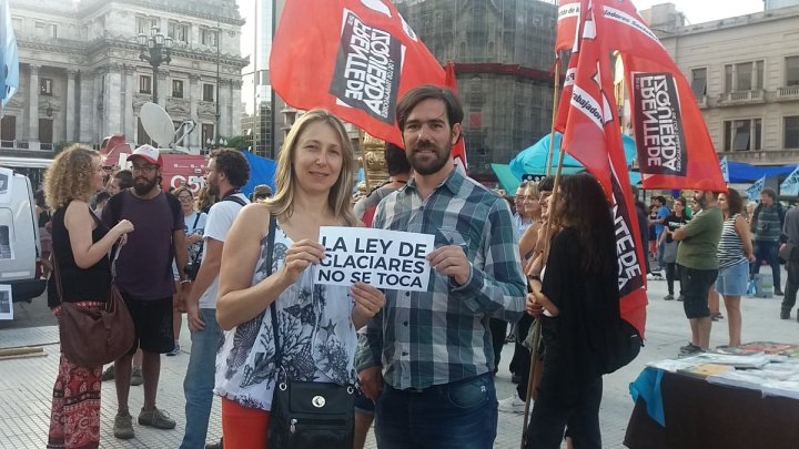 Bregman y Del Caño en el Congreso para la llegada de la bicicleteada en defensa de los glaciares (2018)