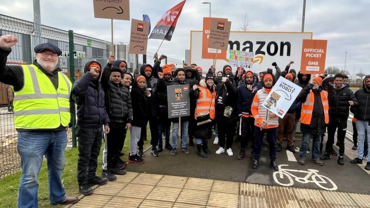 Foto del periodista Jack Shenker (@hackneylad) durante un piquete en Amazon Coventry a principios de marzo.