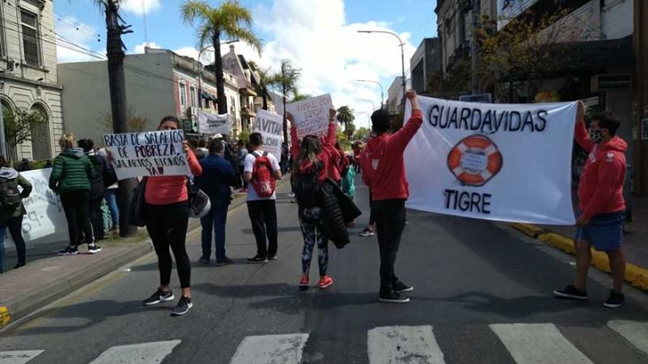 Trabajadores municipales del área de deportes.