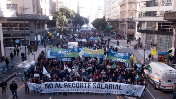 FOTO: Movilización de la AEFIP desde el obelisco a la sede central en Plaza de Mayo, realizada el 9 de agosto de 2018