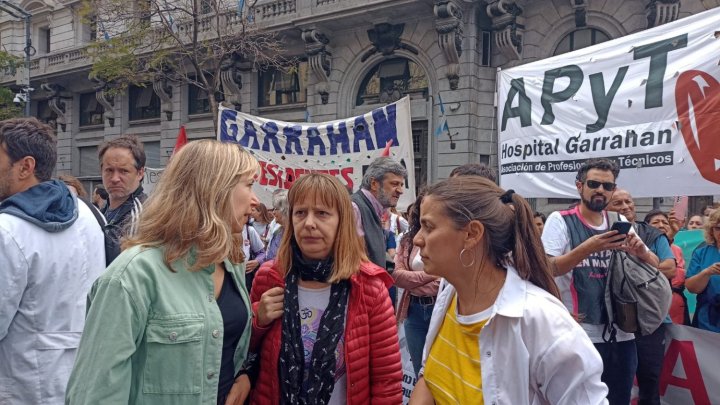 Con la diputada Myriam Bregman acompañamos las movilizaciones de las trabajadoras y trabajadores de Salud en la Ciudad de Buenos Aires