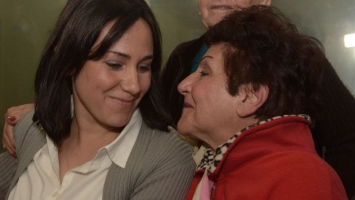 Claudia Domínguez Castro y su abuela María Domínguez. Foto: Marcos Garcia - Diario Los Andes