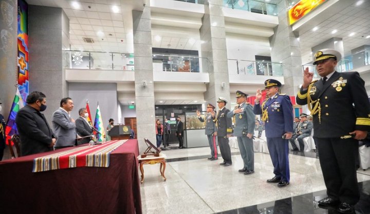 El presidente Luis Arce posesionando nuevo Alto Mando Militar. (Foto: Facebook Lucho Arce)