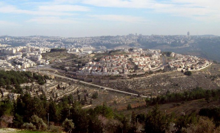 Ramot, asentamiento israelí de Jerusalén este, surgido en 1974. Allí Airbnb ofrece más de 20 alojamientos. Foto: Wikimedia Commons