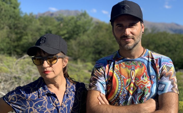 Diego Pérez junto a Hilda Lizarazu. La cantante es una de las voces que participan en "Juana Azurduy".