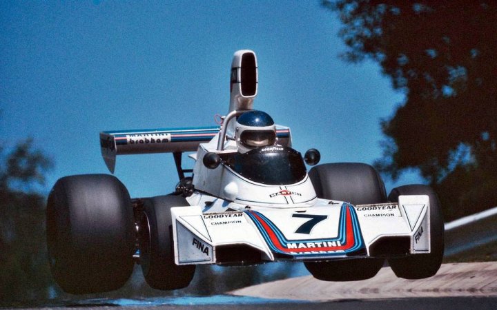 Reutemann haciendo “volar bajito” a su Brabham, en el infierno de Nürburgring.