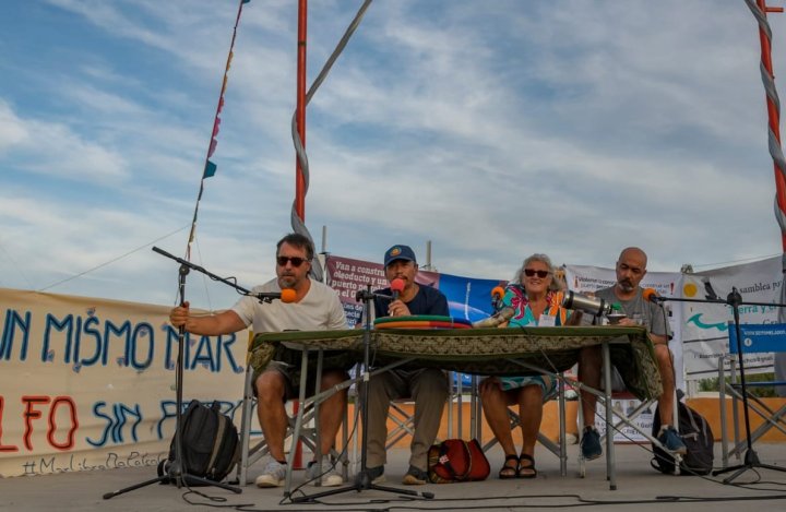 Panel "Voces en defensa del Golfo Azul".