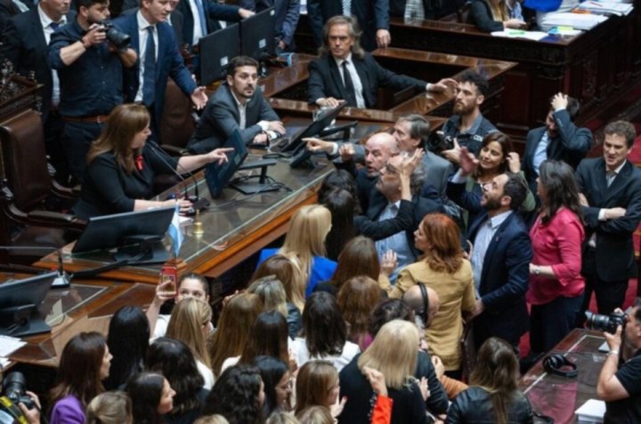 La última sesión de la Cámara de Diputados se frustró entre gritos e insultos, este miércoles el oficialismo hará un nuevo intento para sesionar.