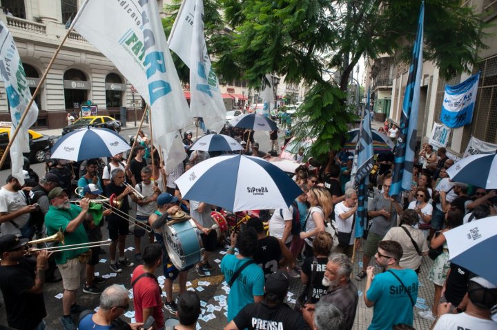 Trabajadores de prensa nucleados en el SiPreBA se movilizaron este miércoles a la Secretaría de Trabajo (Foto: SiPreBA)