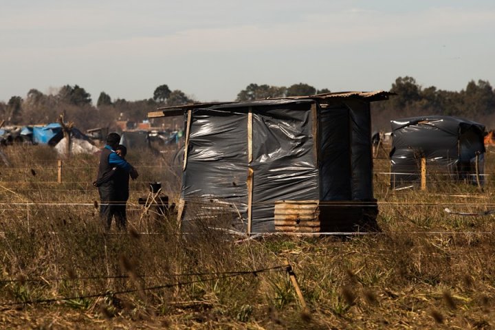 El predio era el único refugio para miles de personas sin vivienda