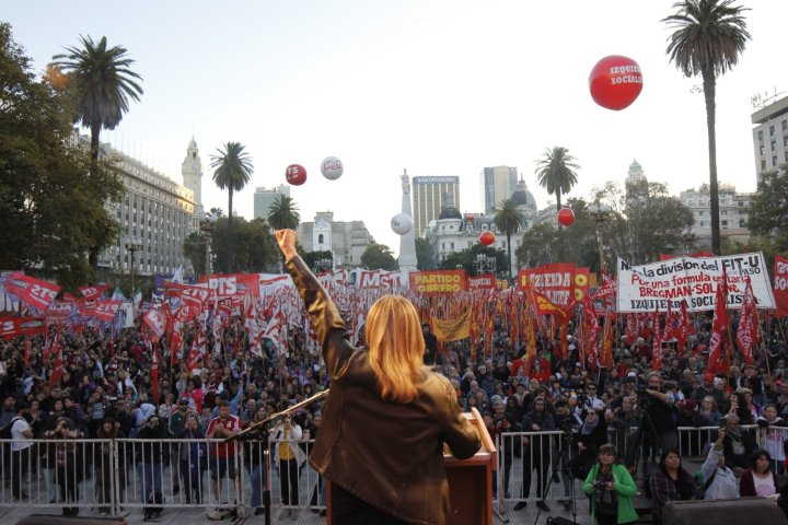 Myriam Bregman el 1º de mayo en acto del Frente de Izquierda Unidad por el dia internacional de los trabajadores en Plaza de Mayo. Mayo 2023.